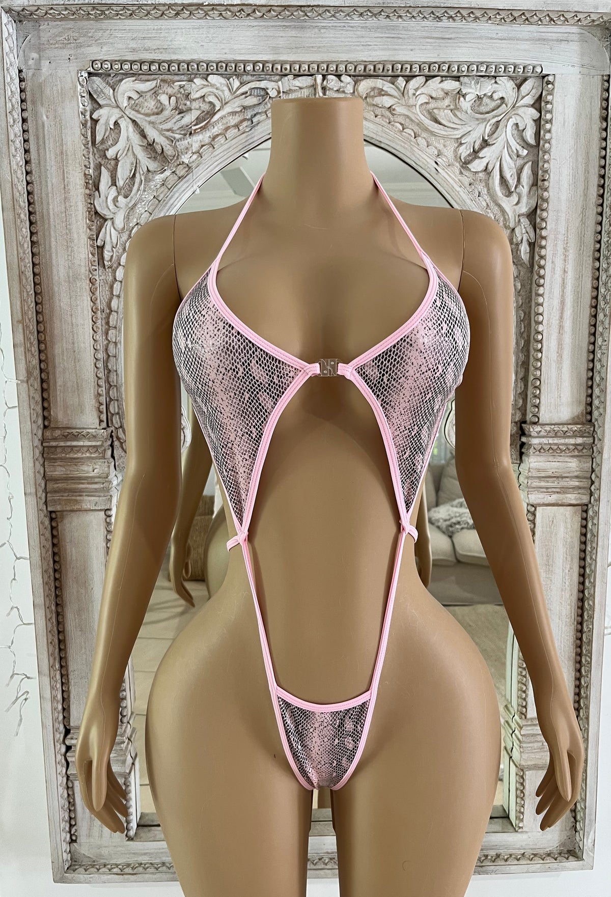 Pink Venom Aura